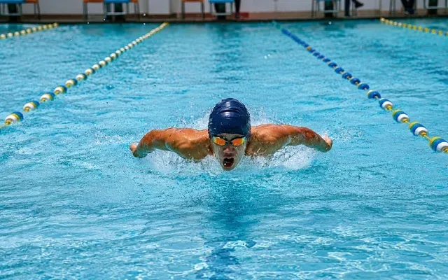 swimming-at-candor-bangalore